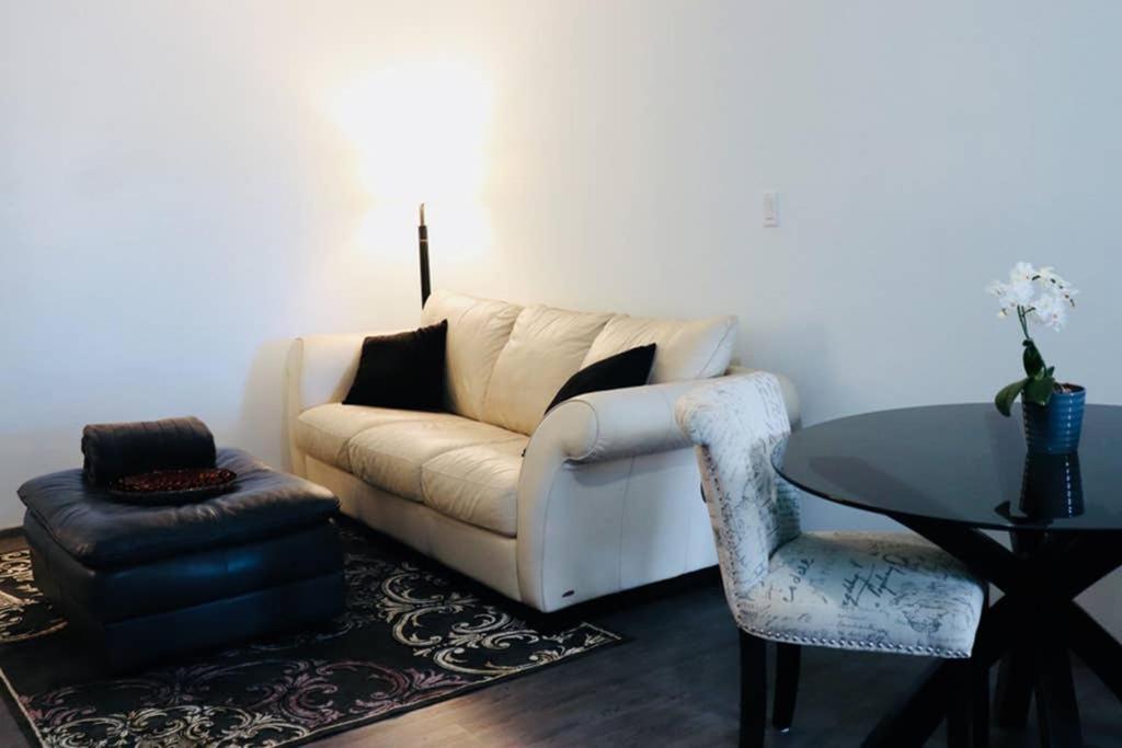 Sun Dog Manor Apartment *